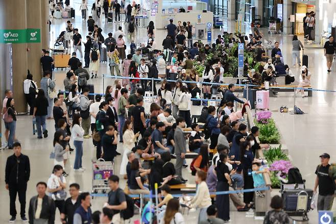 관광객들로 붐비는 인천국제공항(사진=연합뉴스)
