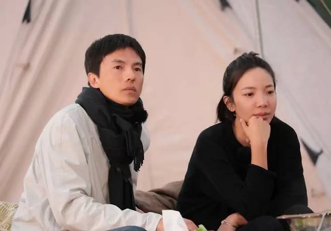 중국 배우 송닝펑(오른쪽)과 아내 장완팅.(웨이보 갈무리)