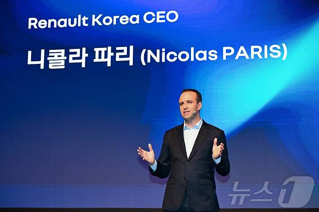 니콜라 파리 르노코리아 사장이 14일 오전 서울 용산구 그랜드 하얏트 호텔에서 열린 르노코리아 기자간담회에서 신차 전략을 발표하고 있다.(르노코리아 제공. 재판매 및 DB 금지) 2026.4.14 ⓒ 뉴스1