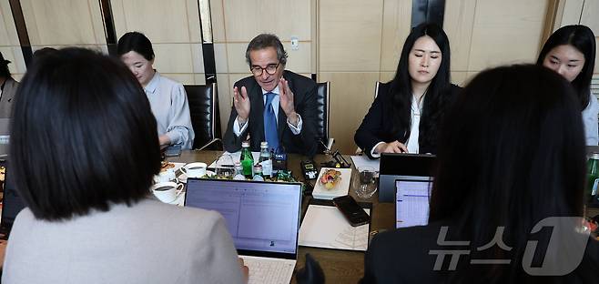 라파엘 그로시 국제원자력기구(IAEA) 사무총장이 15일 서울 종로구 포시즌스호텔에서 기자단과 간담회를 하고 있다. (공동취재) 2026.4.15 ⓒ 뉴스1 박정호 기자