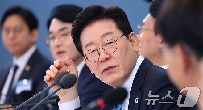 이재명 대통령이 15일 청와대에서 열린 규제합리화위원회 제1차 전체회의에서 발언을 하고 있다. 2026.4.15 ⓒ 뉴스1 이재명 기자