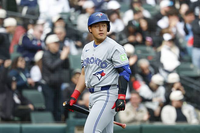 Apr 3, 2026; Chicago, Illinois, USA; Toronto Blue Jays third baseman Kazuma Okamoto (7) reacts after striking out against the Chicago White Sox during the ninth inning at Rate Field. Mandatory Credit: Kamil Krzaczynski-Imagn Images
<저작권자(c) 연합뉴스, 무단 전재-재배포, AI 학습 및 활용 금지>