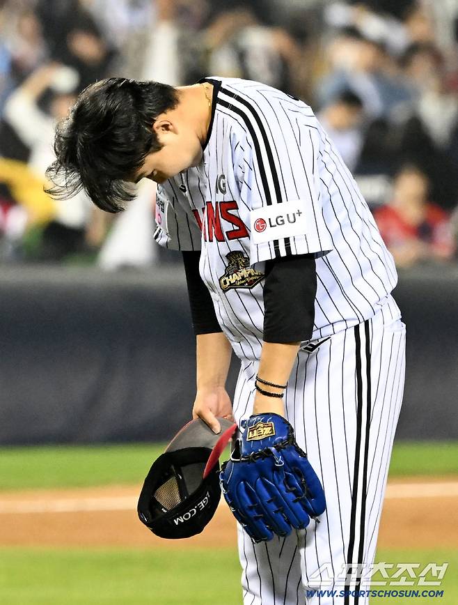 마운드 위에서 모든 걸 쏟아부은 유영찬.