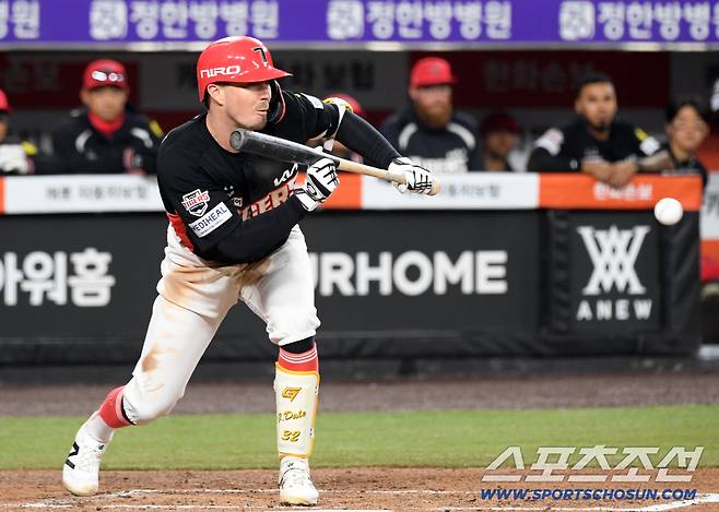 10일 대전 한화생명볼파크에서 열린 한화와 KIA의 경기. KIA 데일이 번트를 대고 있다. 대전=박재만 기자 pjm@sportschosun.com/2026.04.10/