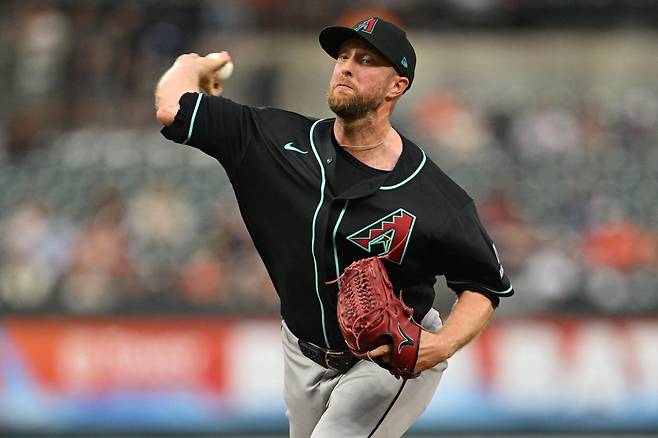 BALTIMORE, MD - APRIL 14: Merrill Kelly #29 of the Arizona Diamondbacks pitches in the second inning against the Baltimore Orioles at Oriole Park at Camden Yards on April 14, 2026 in Baltimore, Maryland.   Jamie Sabau/Getty Images/AFP (Photo by Jamie Sabau / GETTY IMAGES NORTH AMERICA / Getty Images via AFP)







<저작권자(c) 연합뉴스, 무단 전재-재배포, AI 학습 및 활용 금지>