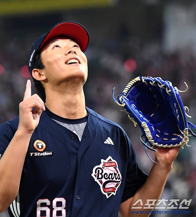 14일 인천 SSG랜더스필드에서 열린 SSG와 두산의 주중 3연전 첫 번째 경기. 6회 투구를 마치고 마운드를 내려오며 세리머니를 펼치고 있는 최민석. 인천=송정헌 기자songs@sportschosun.com/2026.04.14/