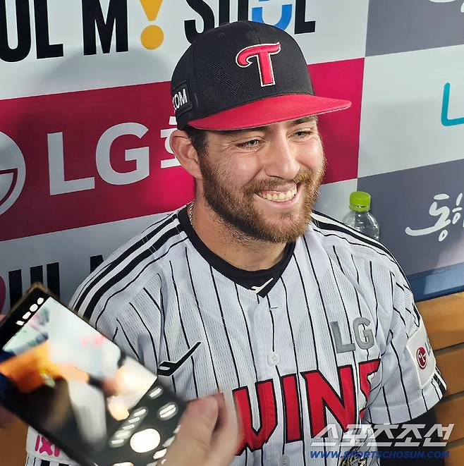 인터뷰에 임한 오스틴. 김영록 기자