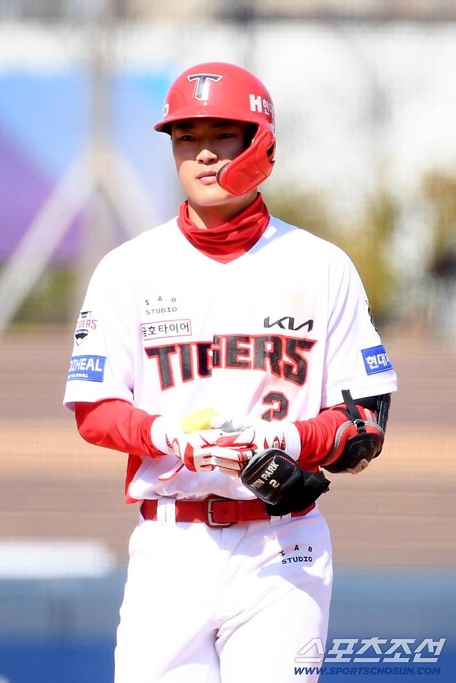 13일 광주 기아챔피언스필드에서 열린 KIA 타이거즈와 SSG 랜더스의 시범경기. KIA 박민이 안타를 날린 뒤 숨을 고르고 있다. 광주=박재만 기자 pjm@sportschosun.com/2026.03.13/