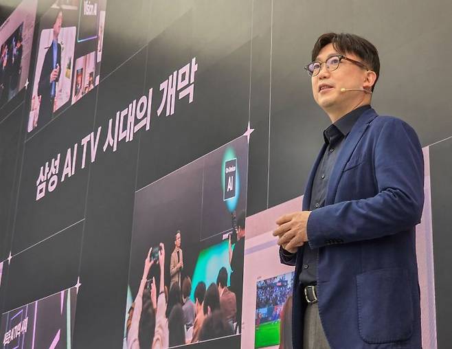 용석우 삼성전자 영상디스플레이사업부장(사장)이 15일 '더 퍼스트룩 서울 2026' 신제품 출시 행사에서 발언하고 있다. 삼성전자