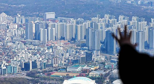 지난 8일 서울 송파구 롯데월드 타워에서 바라본 아파트 단지. 2026.4.8 서울=뉴스1