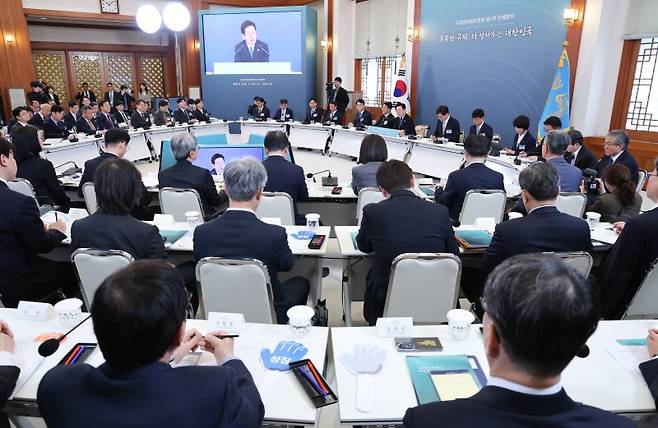 이재명 대통령이 15일 청와대에서 열린 규제합리화위원회 제1차 전체회의에서 발언하고 있다. 뉴시스