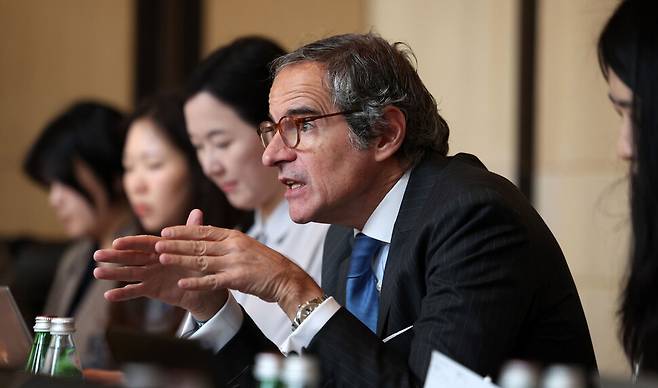 라파엘 그로시 국제원자력기구(IAEA) 사무총장이 15일 서울 종로구 포시즌스호텔에서 열린 기자간담회에서 발언하고 있다. 공동취재사진