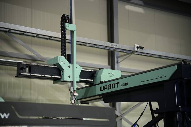 로봇 공장을 준공한 우진플라임이 ‘WABOT(WOOJIN Automation Robot)’ 생산에 돌입한 모습. /우진플라임 제공