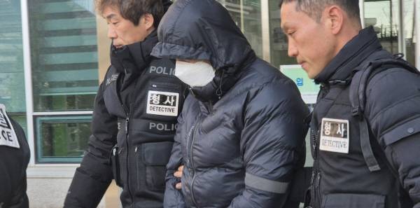 영장실질심사 마치고 나오는 ‘갑질의혹’ 양양군 공무원. 연합뉴스