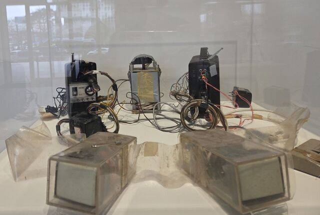 전시에 출품된 ‘살아있는 조각을 위한 TV 브라’.