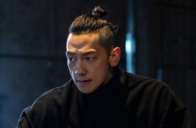 배우 우도환과 이상이, 정지훈의 액션이 담긴 ‘사냥개들 시즌2’가 지난주 전 세계 넷플릭스 이용자들이 가장 많이 본 비영어 쇼로 꼽혔다. [사진출처 = 인스타그램]