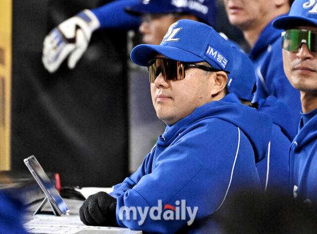 14일 오후 대전 한화생명볼파크에서 진행된 '2026 프로야구 KBO리그' 한화이글스와 삼성 라이온즈의 경기. 삼성 박진만 감독이 선수들을 지켜보고 있다./마이데일리