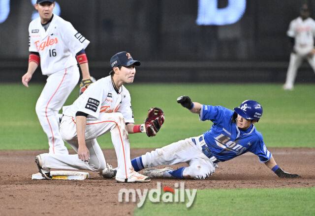 14일 오후 대전 한화생명볼파크에서 진행된 '2026 프로야구 KBO리그' 한화이글스와 삼성 라이온즈의 경기. 삼성 김지찬이 5회초 1사 1,3루서 도루에 성공하고 있다./마이데일리