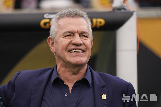 [휴스턴=AP/뉴시스] 멕시코 축구 국가대표팀의 하비에르 아기레 감독. 2025.07.06.