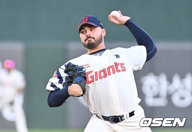 [OSEN=부산, 이석우 기자] 롯데 자이언츠 선발 투수 감보아가 역투하고 있다. 2025.08.17 / foto0307@osen.co.kr
