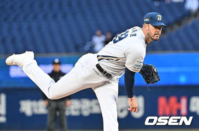 [OSEN=창원, 이석우 기자] 14일 창원NC파크에서 2026 신한 SOL KBO 리그 NC 다이노스와 KT 위즈의 경기가 열렸다. 홈팀 NC는 버하겐이, 방문팀 KT는 고영표가 선발 출전했다. NC 다이노스 선발투수 버하겐이 역투하고 있다. 2026.04.14 / foto0307@osen.co.kr