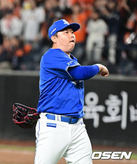 [OSEN=대전, 지형준 기자] 프로야구 삼성 라이온즈가 한화 이글스를 잡고 4연승을 질주했다. 박진만 감독이 이끄는 삼성은 14일 대전 한화생명 볼파크에서 열린 2026 신한 SOL KBO리그 한화와의 원정경기에서 6-5로 승리했다. 이날 승리로 4연승을 질주한 삼성은 시즌 전적 9승4패1무를 만들었다. 4연패에 빠진 한화는 6승8패가 됐다.8회말 2사 만루에서 삼성 이승현이 한화 하주석을 삼진 처리하며 숨을 돌리고 있다. 2026.04.14&nbsp;/ jpnews@osen.co.kr