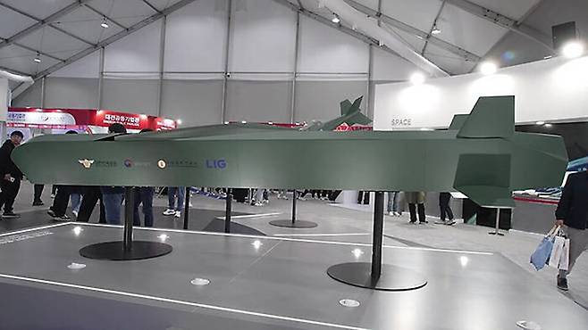 천룡 장거리 공대지미사일