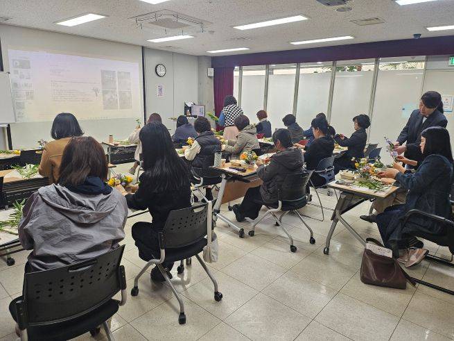 그림책 원예테라피 프로그램 진행 모습 ⓒ오산시 제공