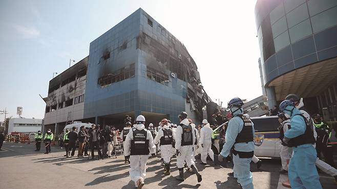 이영주 경일대 교수는 샌드위치 패널 화재를 막을 현실적인 해법은 예방과 관리라고 밝혔다.[사진｜뉴시스]