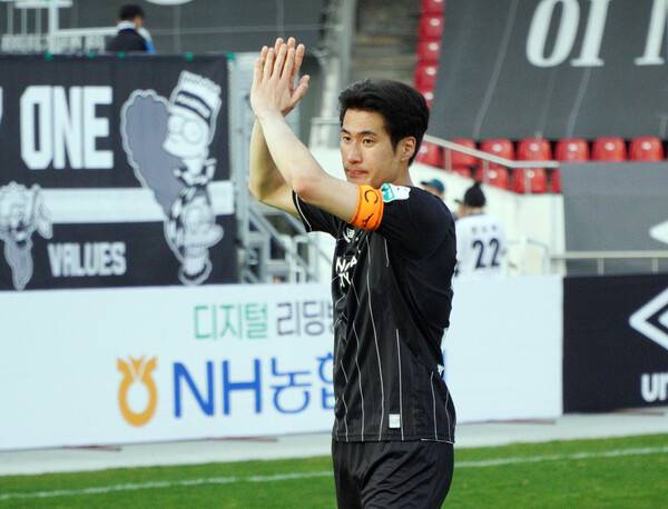 '47% 득표' 성남FC 박수빈, 팬들이 뽑은 MOM 선정…보이그룹 이븐 시축.(사진제공=성남FC)