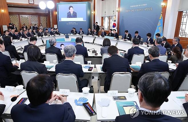 이재명 대통령, 규제합리화위원회 발언 (서울=연합뉴스) 김도훈 기자 = 이재명 대통령이 15일 청와대에서 열린 규제합리화위원회 제1차 전체회의에서 발언하고 있다. 2026.4.15 superdoo82@yna.co.kr