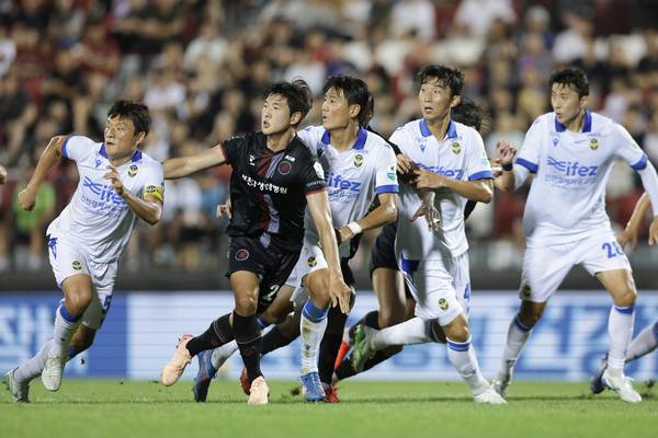 지난해 9월 K리그2에서 인천 유나이티드와 부천FC 1995가 경기를 치르는 모습. /한국프로축구연맹 제공