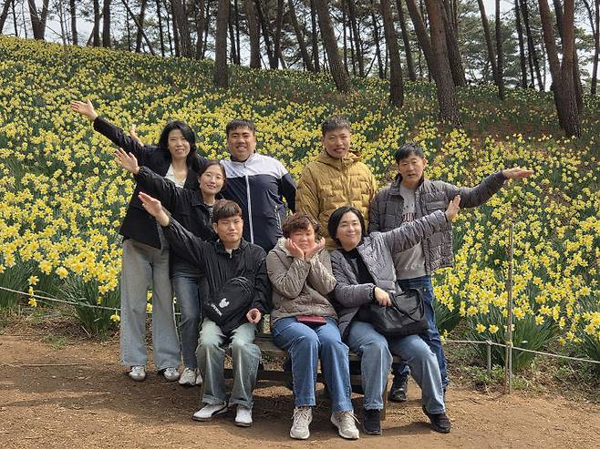 서산시장애인지역사회자립지원시범사업단은 4월 11일 자립전환자를 대상으로 '지역사회 참여 증진을 위한 봄나들이 야외활동'을 진행했다.(사진=서산시 제공)