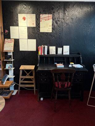 ‘이달의 작업자’ 프로젝트 공간. 3월의 작업자는 신촌극장을 운영하는 전진모 연출가였다.(사진=신문경 기자)