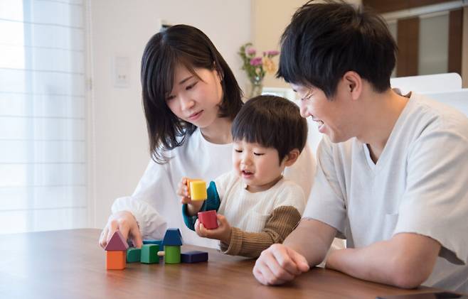 자폐 아동을 키우는 부모가 격는 정신건강 위기의 원인이 상당부분 부모의 성향 때문일 수 있다는 연구 결과가 나왔다. 사진=게티이미지뱅크