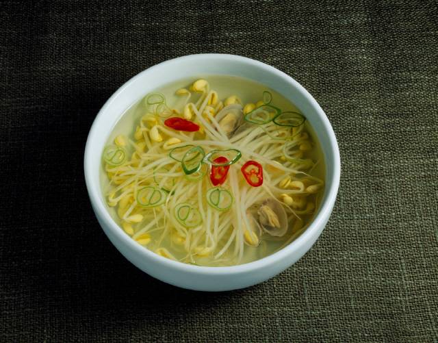 콩을 이용한 대표적인 식품이 콩나물이다. 골밀도 유지에 기여해 중년 여성에 특히 좋다. 사진=클립아트코리아