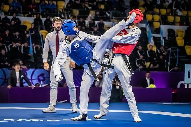 하지웅(오른쪽)(WA 홈페이지 캡처)