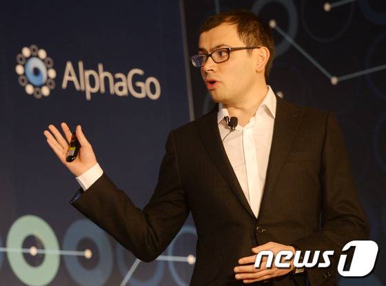 10년 전 알파고를 설명하는 데미스 허사비스 구글딥마인드 CEO ⓒ 뉴스1 황기선 기자