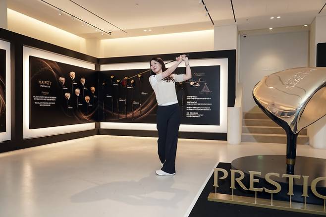 마제스티골프 공식 앰배서더 김자영이 드라이버 스윙을 선보이고 있다. 사진 | 마제스티골프