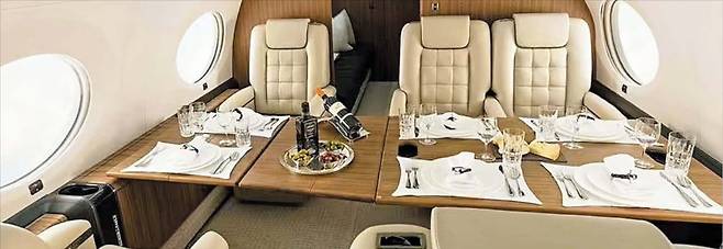 로리 매킬로이가 2024년 말 구입한 것과 같은 ‘G650ER’ 기종 제트기의 내부. 플로리다 주피터에 사는 그는 전용기를 이용해 오거스타 내셔널을 오가며 ‘당일치기’ 훈련을 소화했다. /gulfstream