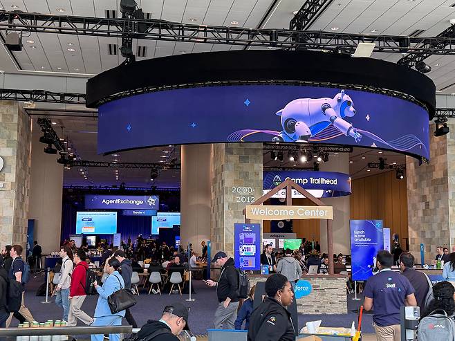 15일(현지 시각) 미 샌프란시스코 모스콘센터에서 열린 세일즈포스의 연례 개발자 콘퍼런스 'TDX 2026' 현장. 새로운 AI 에이전트 제품과 서비스를 대거 공개했다./강다은 특파원