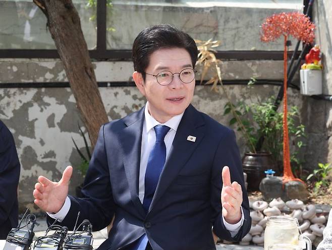 찾아가는 서울人터뷰에 나선 정원오 더불어민주당 서울시장 후보가 15일 오전 서울 종로구 북촌의 뜰에서 열린 지역 소상공인들과 간담회에서 발언하고 있다. ⓒ뉴시스