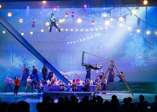 윙즈 오브 메모리 서커스 공연.ⓒ삼성물산