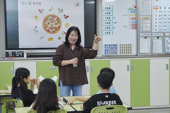 BMW 코리아 미래재단과 굿네이버스가 함께하는 마음건강증진 교육 ‘내 마음을 피자!’ 프로그램 진행 모습 (굿네이버스 제공)