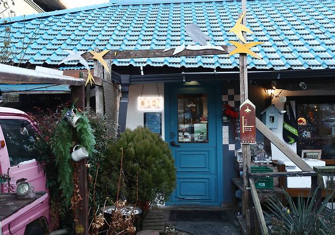 ‘카페공간153’ 외관. 박미향 선임기자