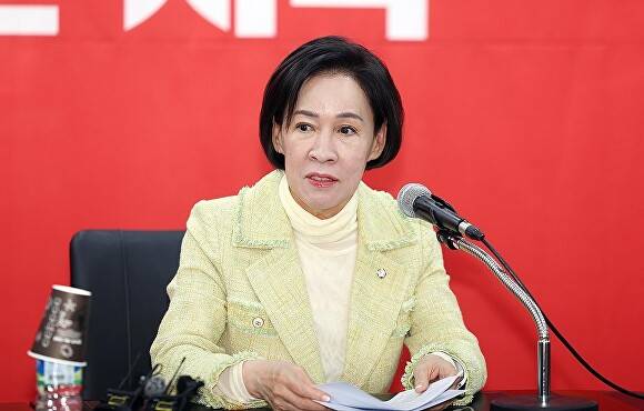 이인선 국민의힘 대구시당 공천관리위원장이 공천 결과를 발표하고 있다 [사진=연합뉴스]