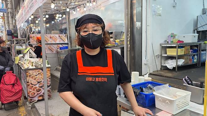 부산 북구 구포시장에서 호떡 장사를 하는 이지윤(49)씨는 15일 ″하정우? 하정우는 영화배우인가 매번 헷갈린다″고 했다. 양수민 기자