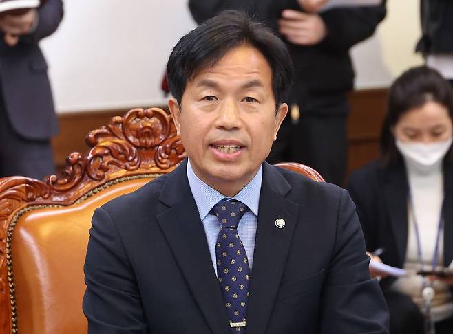 윤종오 진보당 원내대표가 지난달 19일 오후 서울 여의도 국회에서 열린 초당적 개헌추진을 위한 제정당 연석회의에서 발언하고 있다. 뉴스1