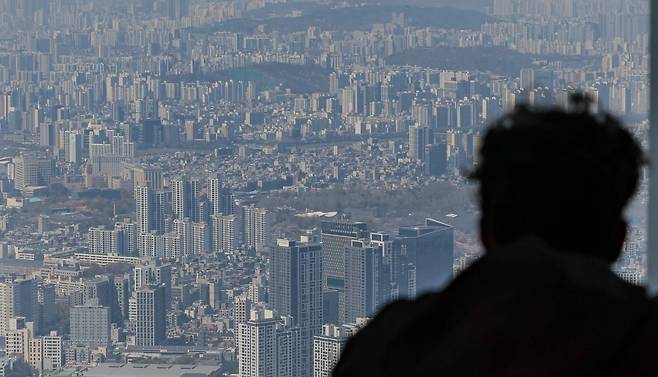 서울 송파구 롯데월드타워에서 바라본 아파트 단지 모습. 사진-=한경DB