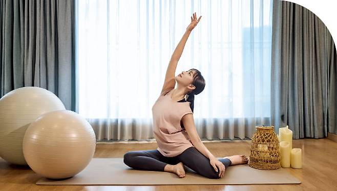 ④ 요가, 필라테스 등 가벼운 운동 프로그램을 운영하는 곳도 많다.  올리비움·세인트파크 제공